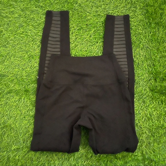 Alo moto leggings size Small casual activewear Preowned great condition yoga run - Picture 7 of 10